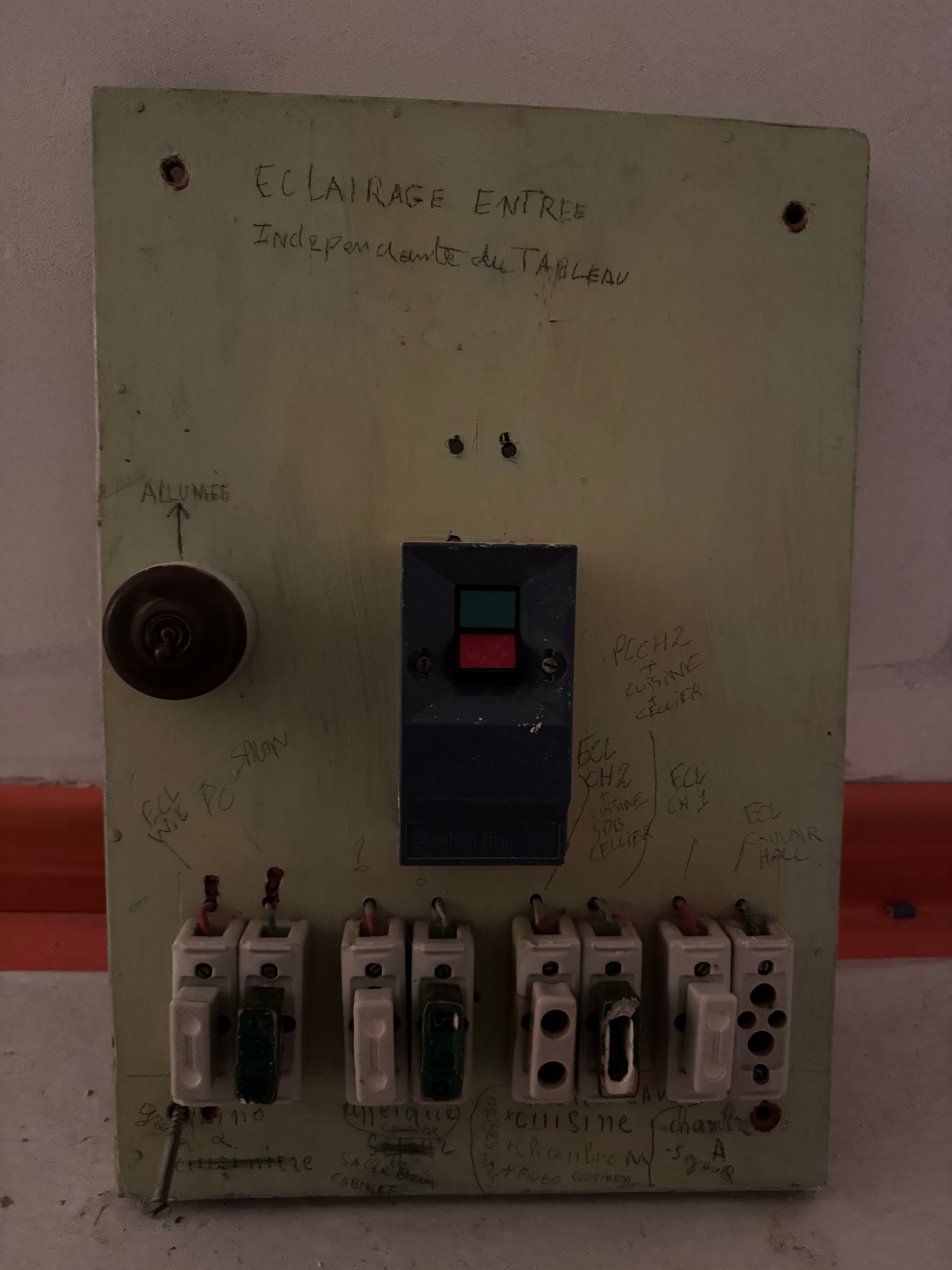 Remise au normes tableau électrique – électricien Antibes Alpes-Maritimes — avant